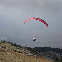 Klicken zum Vergrößern Flug knapp unter der Basis